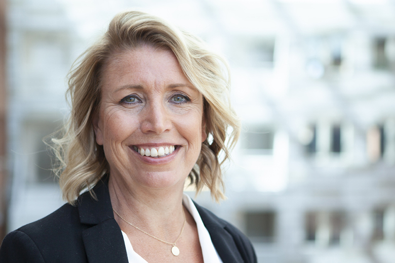 Marica Nordwall ler och tittar in i kameran. 